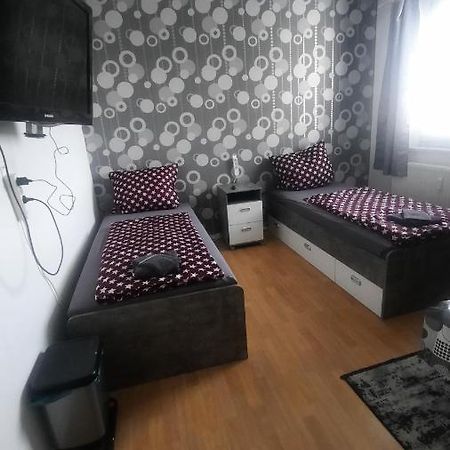 エアフルト2 Bettzimmer Zentrumsnahアパートメント エクステリア 写真