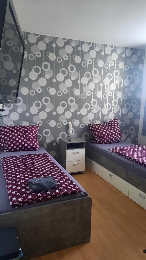 エアフルト2 Bettzimmer Zentrumsnahアパートメント エクステリア 写真